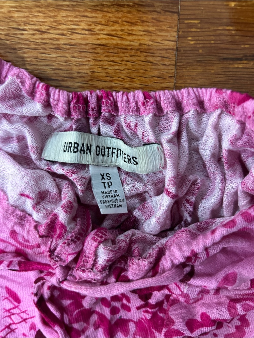 Urban Outfitters Pink Floral Velvet Burnout Off-Shoulder Crop Top - Picture 2 of 4